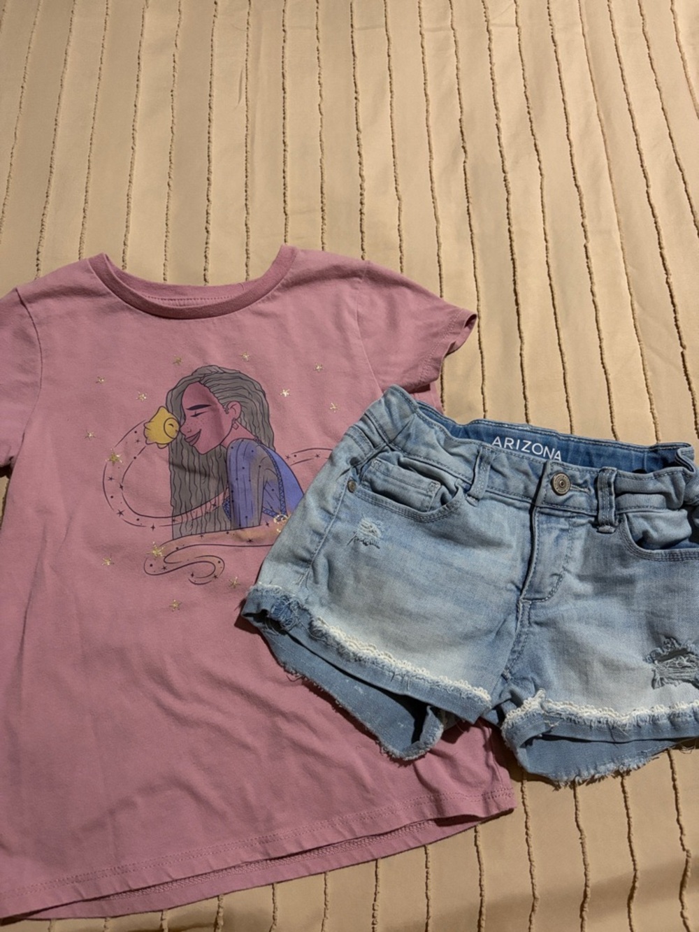 Arizona Jean Company Lavender Graphic Short Sleeve Tee